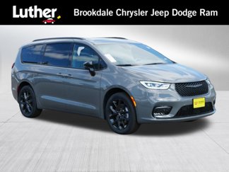 New 2025 Chrysler Pacifica Limited w/ Trailer Tow Group image 1