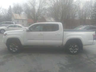 Used 2017 Toyota Tacoma Limited image 1
