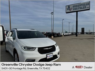 Used 2022 Chrysler Pacifica Touring-L image 1
