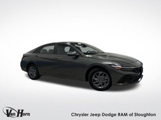 Used 2024 Hyundai Elantra Blue image 1