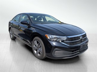 Used 2024 Volkswagen Jetta SE image 1