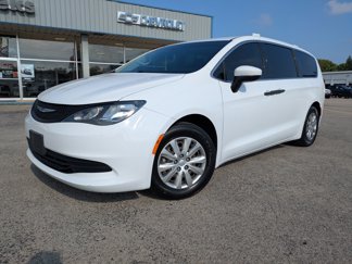Used 2020 Chrysler Voyager L image 1