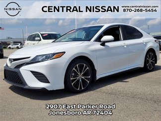 Used 2020 Toyota Camry SE image 1