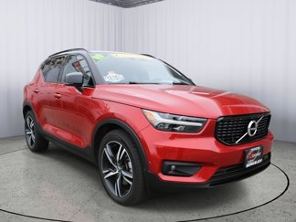 Used 2019 Volvo XC40 T5 R-Design image 1