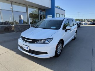 Used 2017 Chrysler Pacifica LX image 1