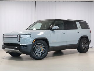 Used 2023 Rivian R1S Adventure image 1