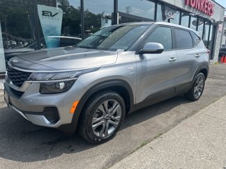 Certified 2023 Kia Seltos LX image 1