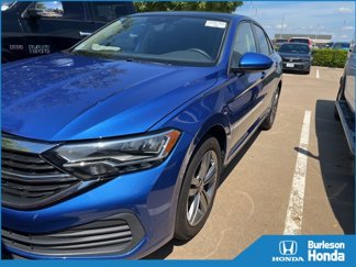 Used 2024 Volkswagen Jetta SE w/ Panoramic Sunroof Package image 1