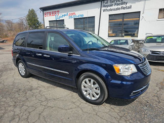 Used 2015 Chrysler Town & Country Touring w/ Driver Convenience Group image 1