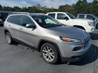 Used 2017 Jeep Cherokee Latitude image 1