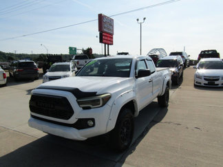Used 2018 Toyota Tacoma SR image 1