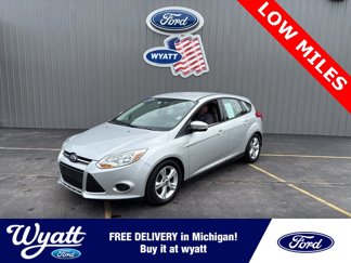 Used 2013 Ford Focus SE w/ SE Winter Pkg image 1