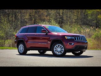 Used 2021 Jeep Grand Cherokee Laredo image 1