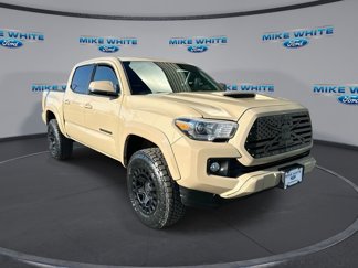 Used 2017 Toyota Tacoma TRD Sport image 1