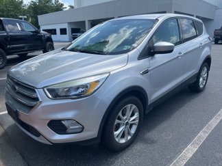 Used 2017 Ford Escape SE w/ SE Cold Weather Package image 1