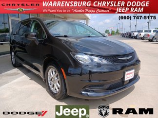 Used 2023 Chrysler Voyager LX image 1