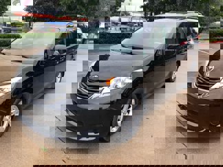 Used 2013 Toyota Sienna LE image 1