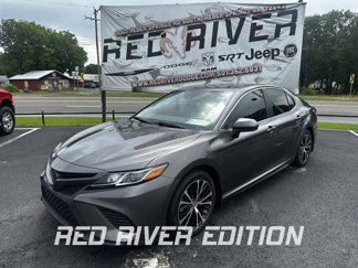 Used 2020 Toyota Camry image 1