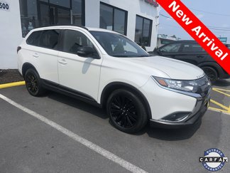 Used 2020 Mitsubishi Outlander LE image 1