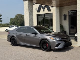 Used 2020 Toyota Camry SE image 1
