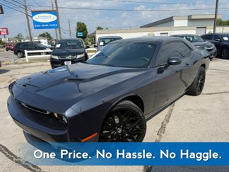Used 2019 Dodge Challenger SXT image 1