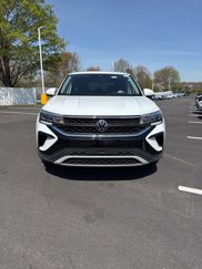 Used 2022 Volkswagen Taos SE w/ Panoramic Sunroof Package image 1