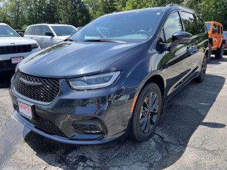 Used 2021 Chrysler Pacifica Touring-L w/ Uconnect Theater Family Group image 1