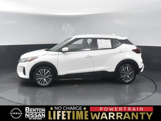 Used 2023 Nissan Kicks SV image 1