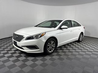 Used 2017 Hyundai Sonata SE image 1