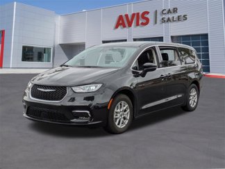 Used 2023 Chrysler Pacifica Touring-L image 1