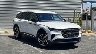 New 2025 Lincoln Nautilus Premier w/ Equipment Group 102A image 1