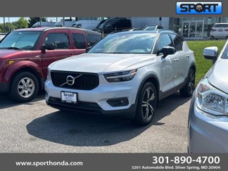 Used 2020 Volvo XC40 T5 R-Design image 1
