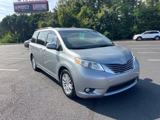 Used 2015 Toyota Sienna XLE image 1