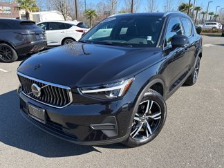 Certified 2025 Volvo XC40 B5 Core image 1