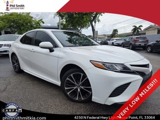 Used 2018 Toyota Camry SE image 1