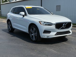 Used 2021 Volvo XC60 T5 Momentum w/ Premium Package image 1