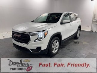 Used 2024 GMC Terrain SLE image 1