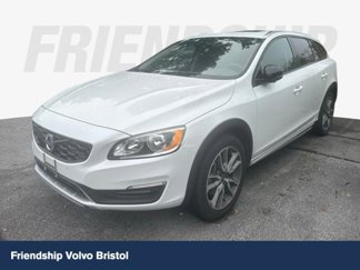 Used 2017 Volvo V60 T5 Cross Country w/ Convenience Package image 1