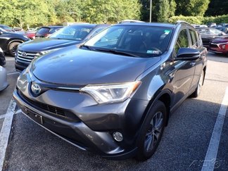 Used 2018 Toyota RAV4 XLE image 1