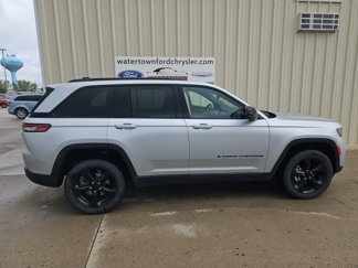Used 2022 Jeep Grand Cherokee Altitude image 1