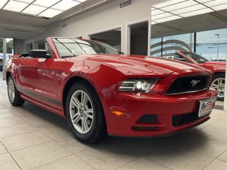 Used 2014 Ford Mustang Convertible image 1