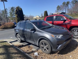 Used 2017 Toyota RAV4 XLE image 1
