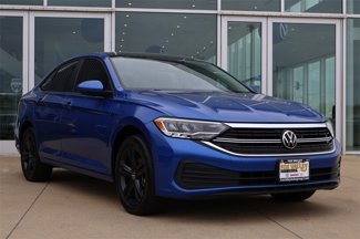 Certified 2022 Volkswagen Jetta SE w/ Panoramic Sunroof Package image 1
