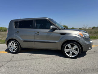 Used 2011 Kia Soul ! image 1