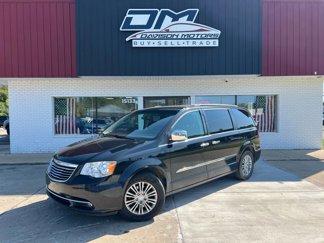 Used 2015 Chrysler Town & Country Touring-L w/ Driver Convenience Group image 1