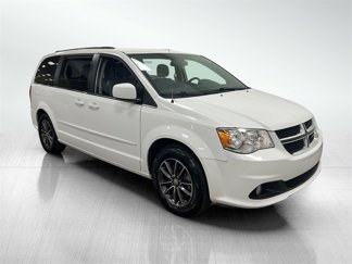 Used 2017 Dodge Grand Caravan SXT image 1