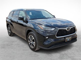 Used 2021 Toyota Highlander XLE image 1