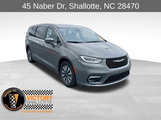 Certified 2022 Chrysler Pacifica Touring-L image 1
