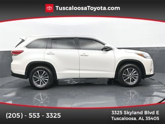 Used 2017 Toyota Highlander XLE image 1
