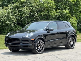 Certified 2023 Porsche Cayenne Platinum Edition image 1